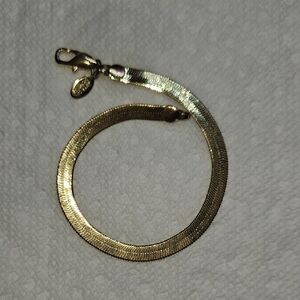 Elegant Gold Bracelet